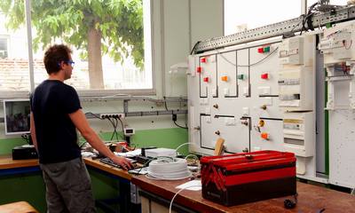 Technicien, technicienne en électricité et domotique